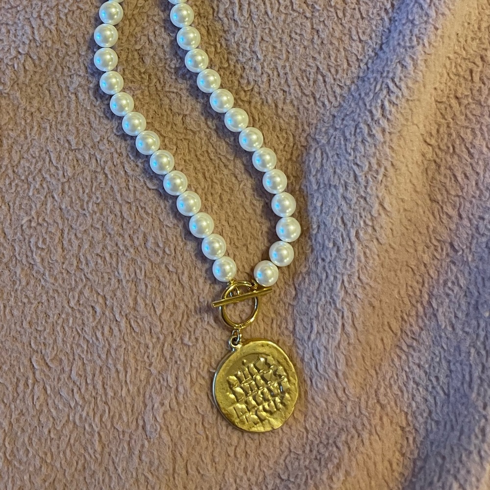 Anthropologie Serefina Lourdes Pearl Necklace